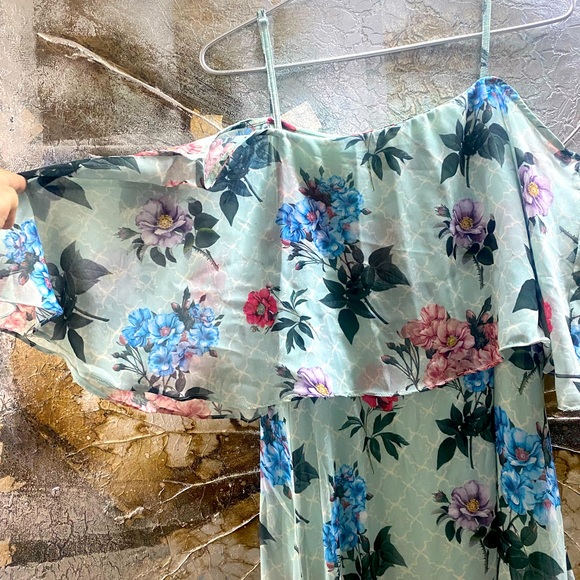 Stunning sea green Cold Shoulder, drape sleeve AND HIGH LOW DRESS! - Picture 4 of 6